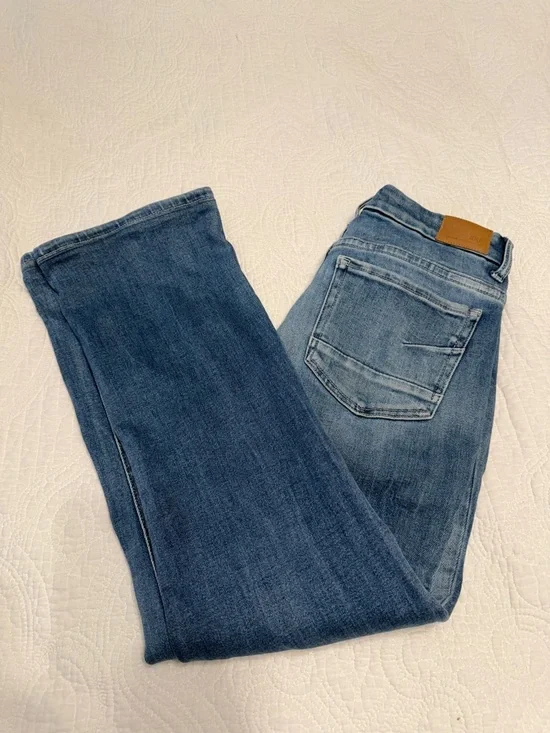 BKE Women's Flared Jeans in Light Blue Wash - Picture 6 of 7